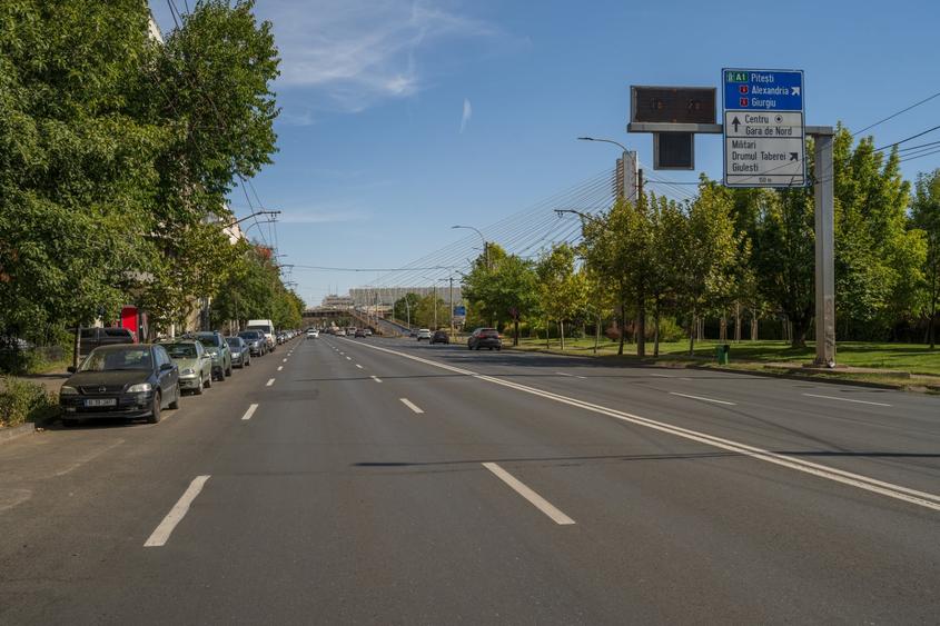Apartament cu 3 camere semidecomandat în Grivița