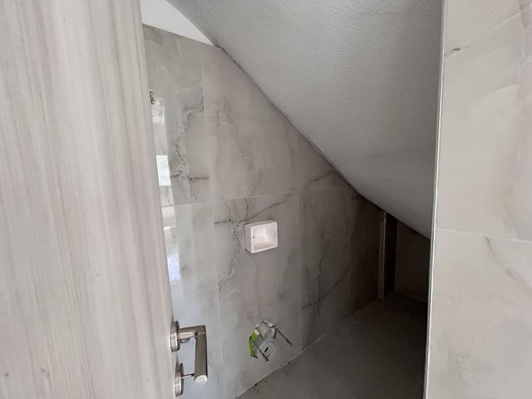 Casă individuală cu 9 camere cu Canalizare în Braytim