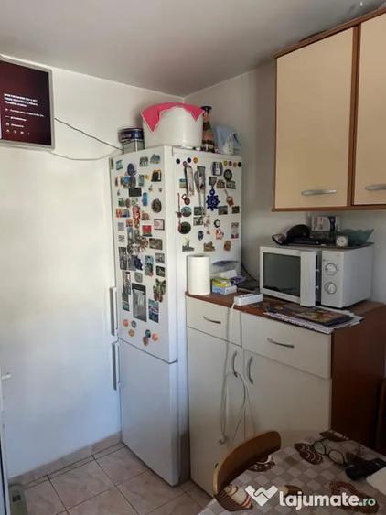 Apartament cu 4 camere decomandat, mobilat în Poarta 6
