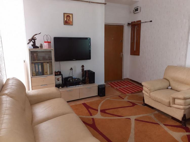 Apartament cu 2 camere semidecomandat, mobilat în Calea Victoriei