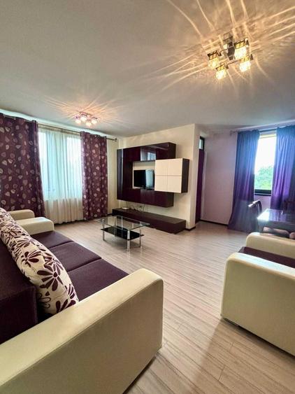 Apartament cu 3 camere decomandat în Tractorul