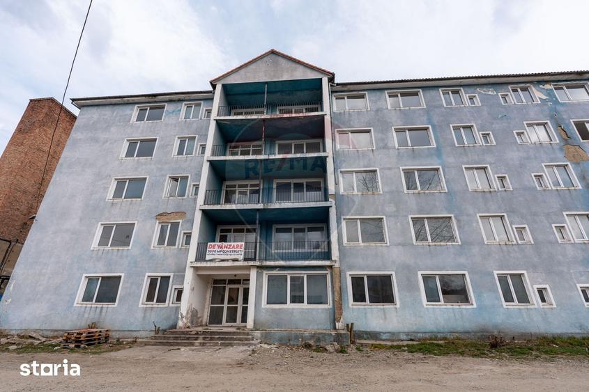 Spațiu comercial, de 3,700 mp, în Petros