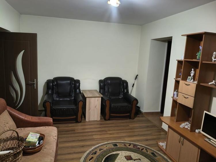 Apartament cu 2 camere semidecomandat în Berceni