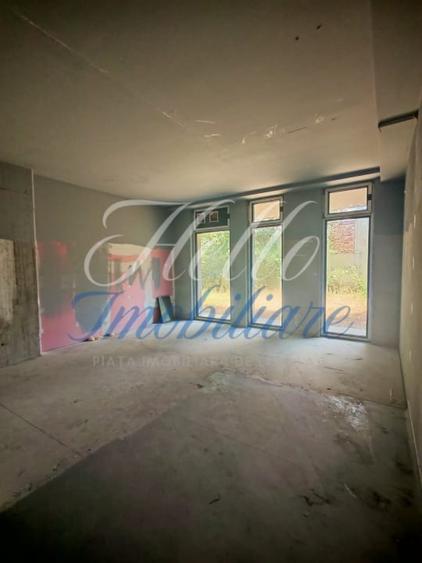 Spațiu comercial, de 436.64999389648 mp, în Central