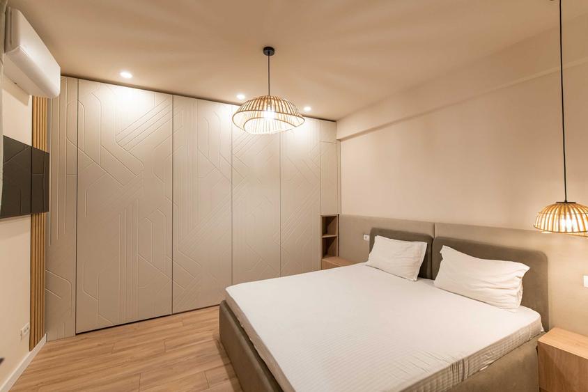 Apartament cu 3 camere decomandat, mobilat în P-ța Romană