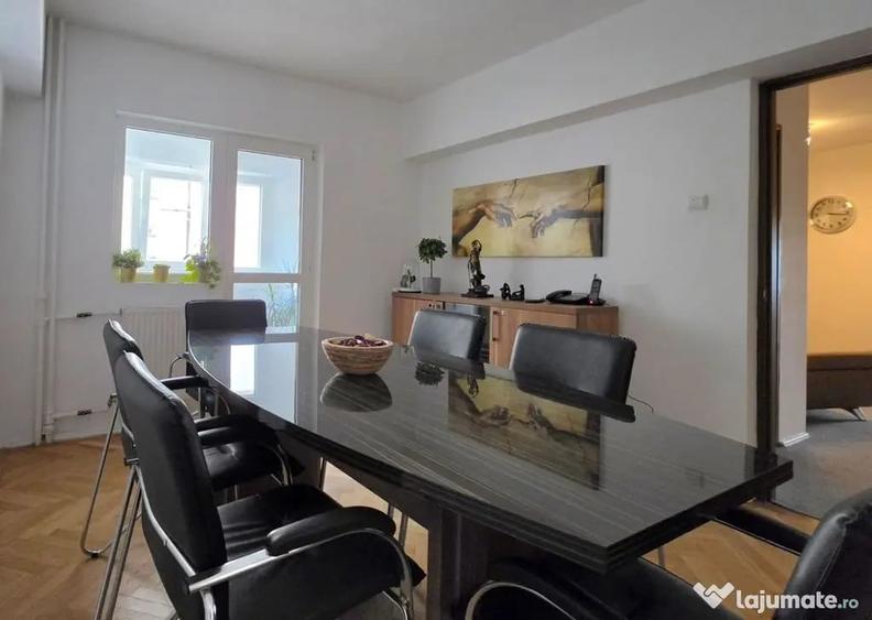 Apartament cu 4 camere decomandat în Universitate