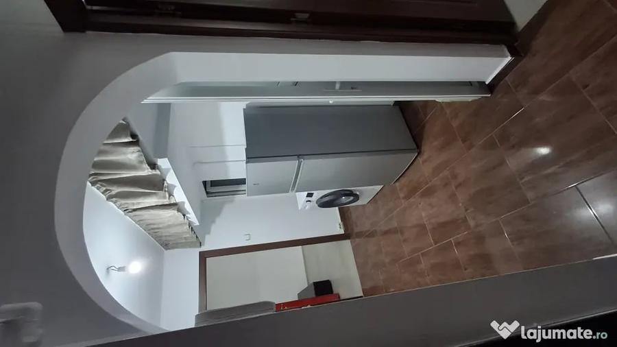 Apartament cu 3 camere semidecomandat în Central