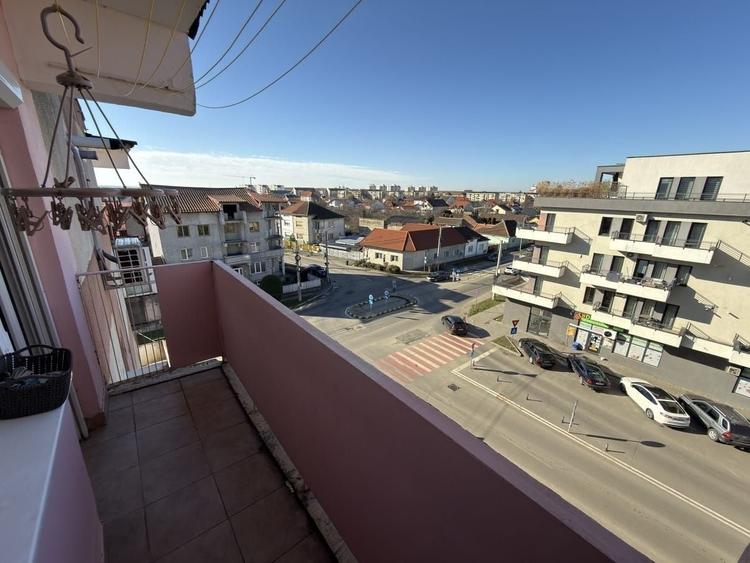 Apartament cu 3 camere decomandat în Micro 17