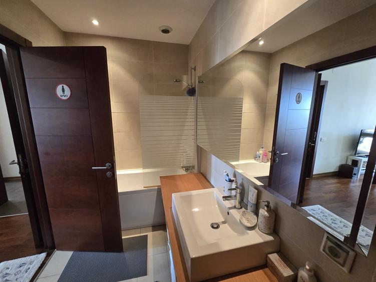 Apartament cu 3 camere decomandat, mobilat în Dristor