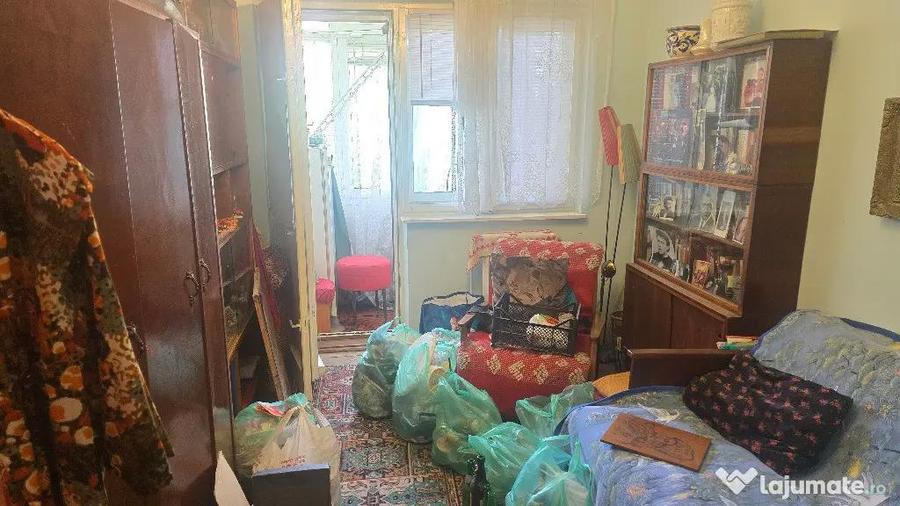 Apartament cu 3 camere decomandat în Piața Centrală