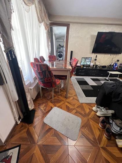 Casă cu 4 camere în Tineretului
