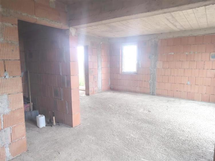 Casă individuală cu 4 camere cu Teren 700 Mp în Biharia