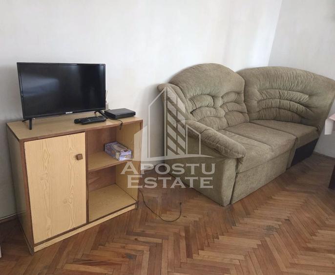 Apartament cu 2 camere decomandat, mobilat în Soarelui