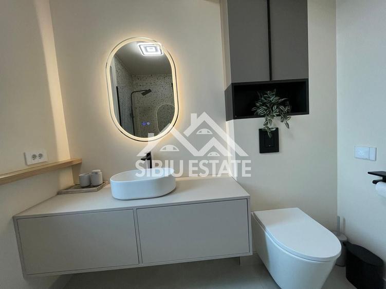 Apartament cu 2 camere semidecomandat, mobilat în Central