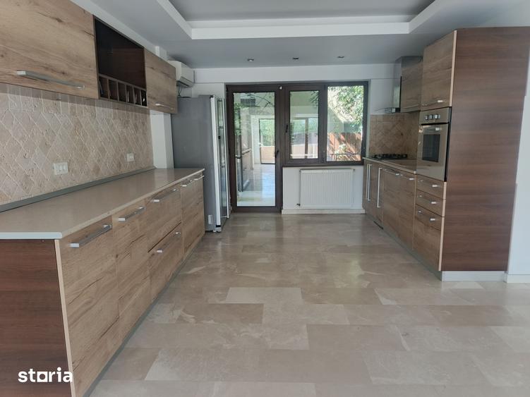 Casă cu 4 camere cu Teren 400 Mp în Central