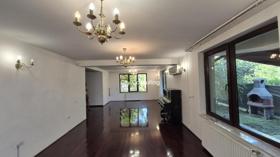 Casă cu 6 camere cu Teren 300 Mp în Pipera