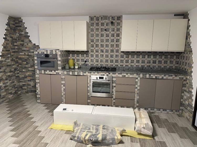 Casă individuală cu 5 camere cu Canalizare în Corbu