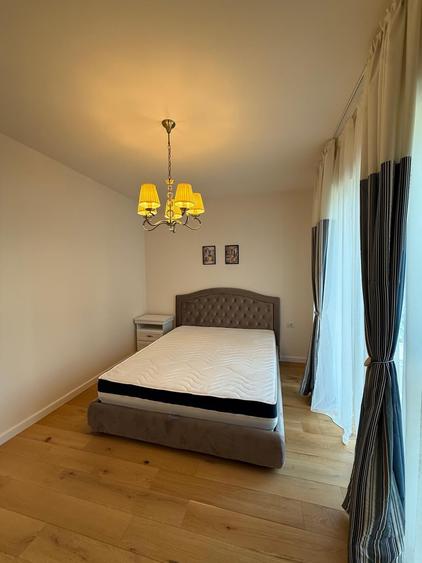 Apartament cu 4 camere decomandat, mobilat în Băneasa