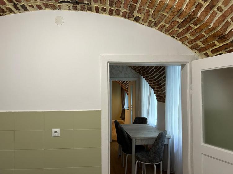 Apartament cu 2 camere semidecomandat, mobilat în Centrul Istoric