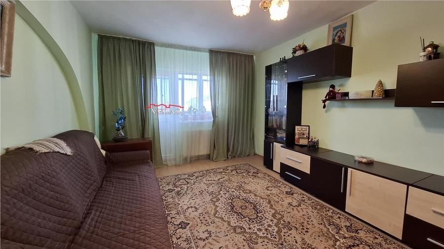 Apartament cu 3 camere decomandat, mobilat în Central