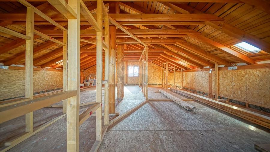 Casă individuală cu 5 camere cu Teren 700 Mp în Sânpetru