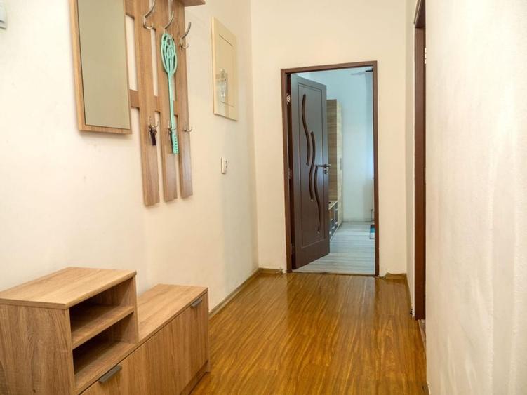 Apartament cu 2 camere decomandat în Tractorul