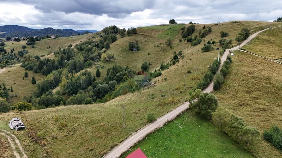 Teren agricol intravilan de 6801 mp, în Șirnea