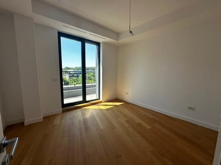 Apartament cu 4 camere decomandat, mobilat în Băneasa