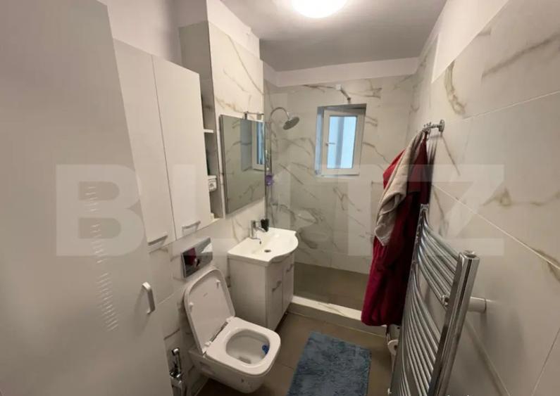 Apartament cu 4 camere semidecomandat, mobilat în Piața Centrală