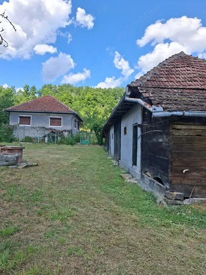 Casă cu 3 camere în Tomești