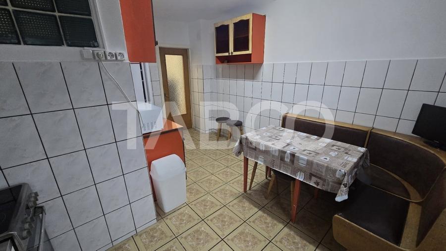 Apartament cu 3 camere decomandat, mobilat în Central