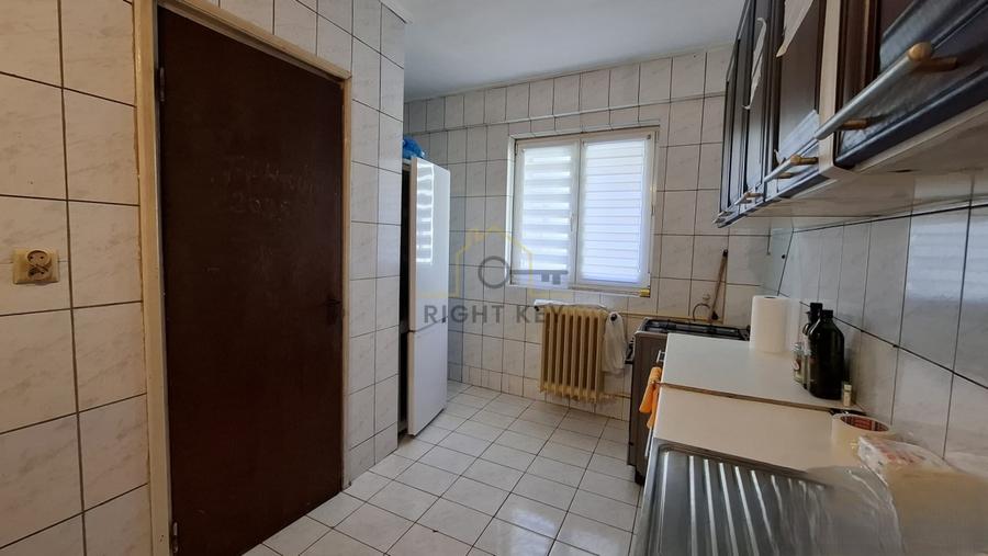 Apartament cu 3 camere decomandat, mobilat în Prelungirea Ghencea