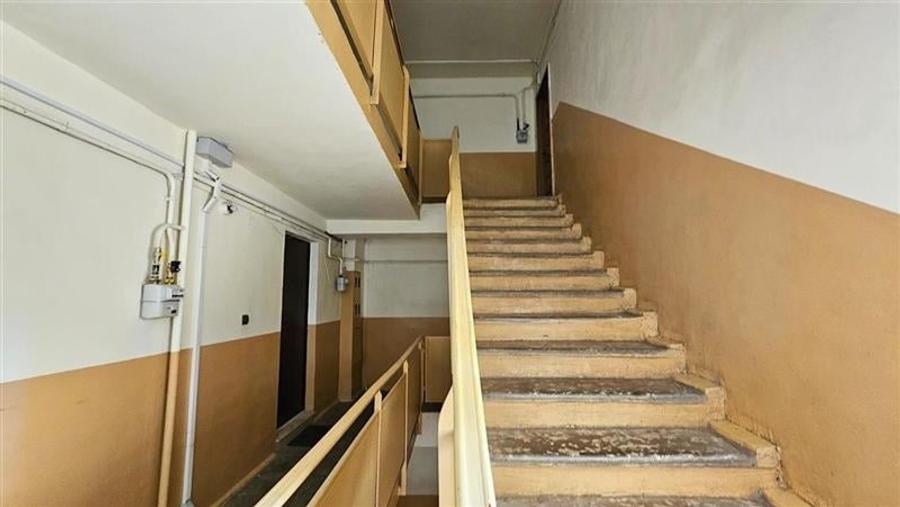 Apartament cu 4 camere decomandat în Aradului