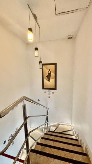 Casă individuală cu 8 camere cu Canalizare în Apărătorii Patriei