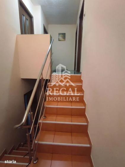 Casă individuală cu 4 camere cu Canalizare în Central
