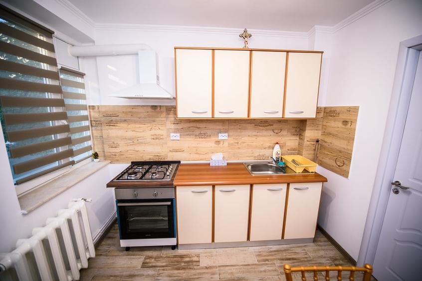 Apartament cu 2 camere decomandat, mobilat în Central