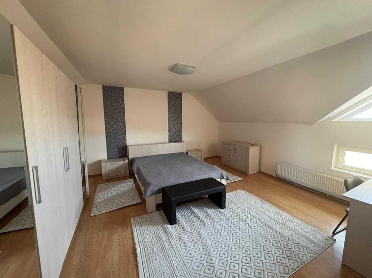 Casă cu 4 camere cu Teren 300 Mp în Central