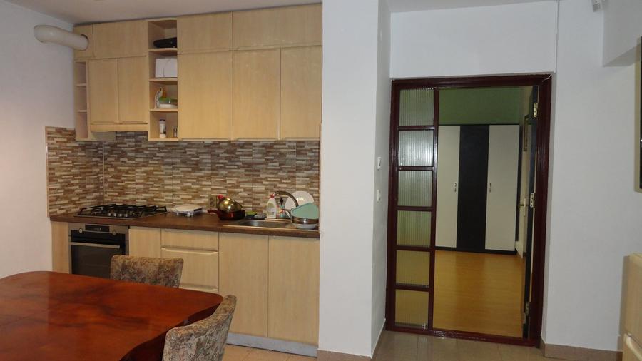 Apartament cu 3 camere, amenajat cu 3 dormitoare, zona centrala - 1