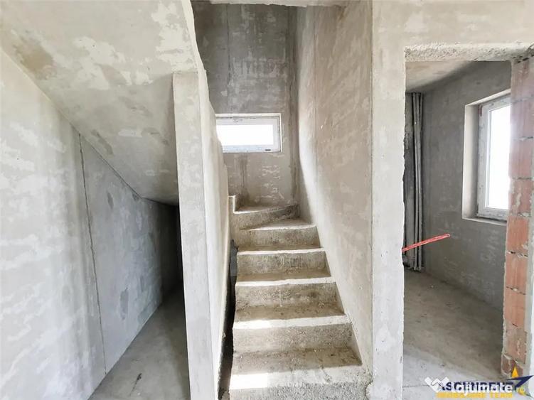 Casă cu 4 camere cu Teren 500 Mp în Sânpetru