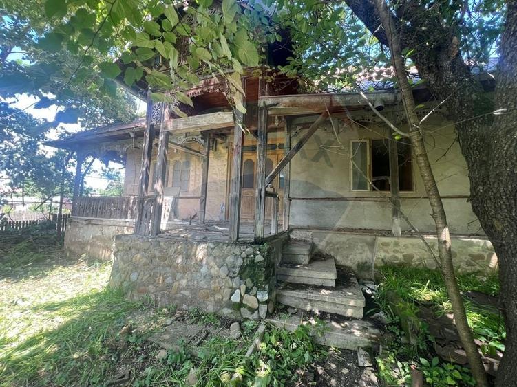 Casă individuală cu 2 camere cu Teren 1000 Mp în Periferie