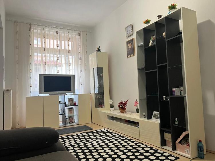 Apartament cu 2 camere decomandat în Central