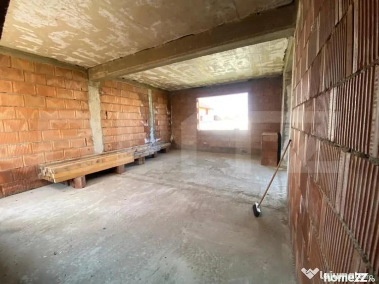 Casă cu 4 camere cu Teren 600 Mp în Urseni