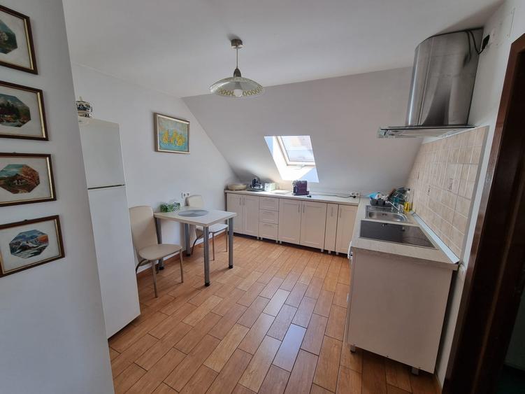 Casă individuală cu 6 camere cu Teren 715 Mp în Cetate