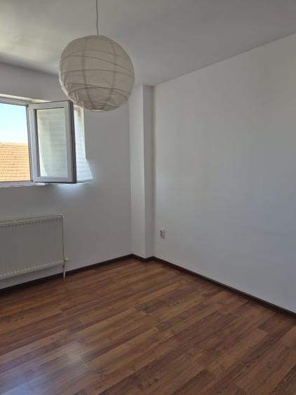 Apartament cu 3 camere decomandat în Soarelui