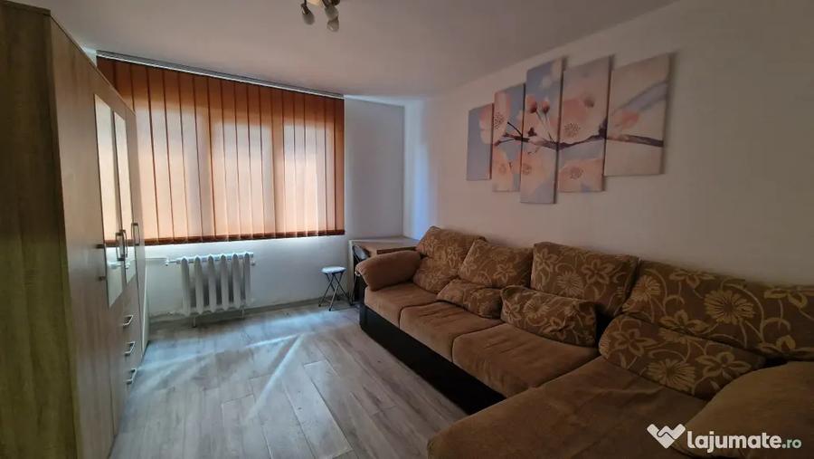 Garsonieră decomandată în UTA