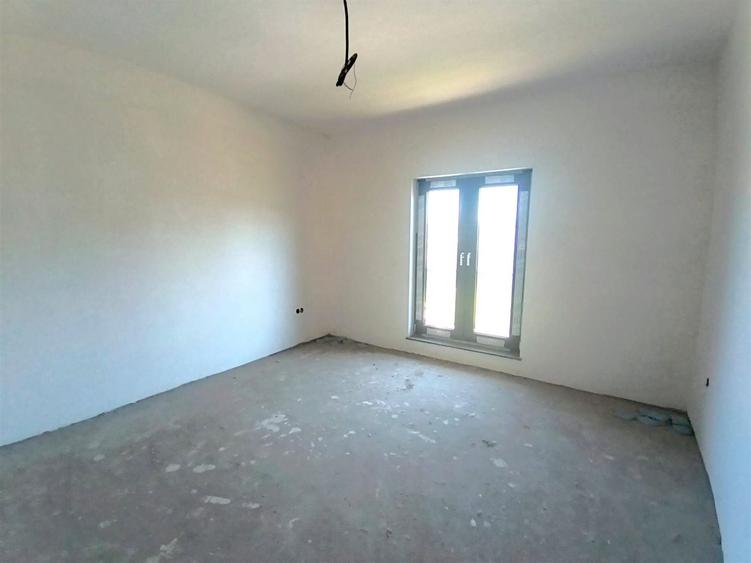 Casă individuală cu 6 camere cu Canalizare în Exterior Vest