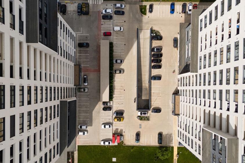 Apartament cu 3 camere decomandat, mobilat în Torontalului