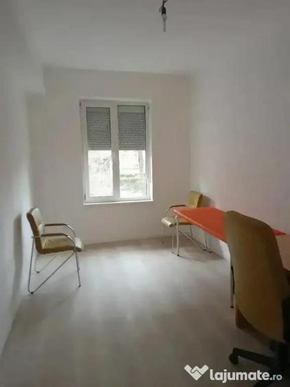 Apartament 3 camere, semidecomandat - zona Centrul Civic - 1