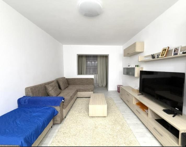 Apartament cu 4 camere decomandat în Lipovei