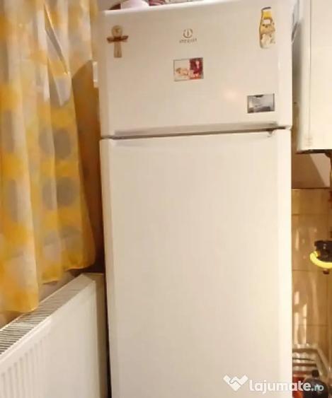 Apartament cu 3 camere decomandat în Aradului